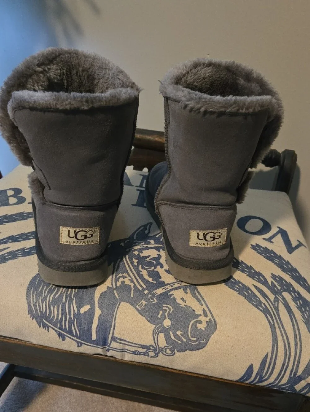 UGG soft charcoal